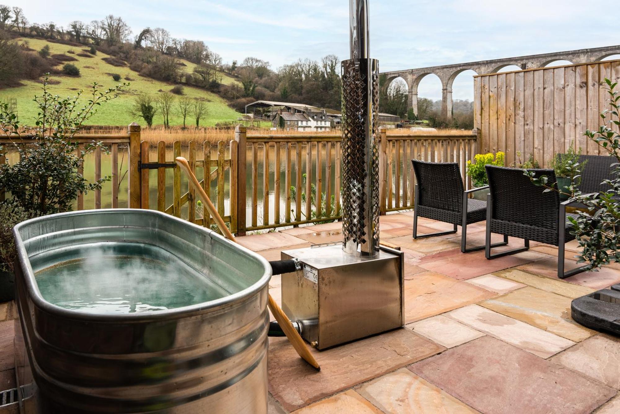 Viaduct River View & Outdoor Bath - Couples Retreat Calstock 外观 照片